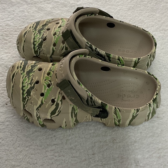 CROCS Other - CROCS men Water Shoes in Green and Tan
